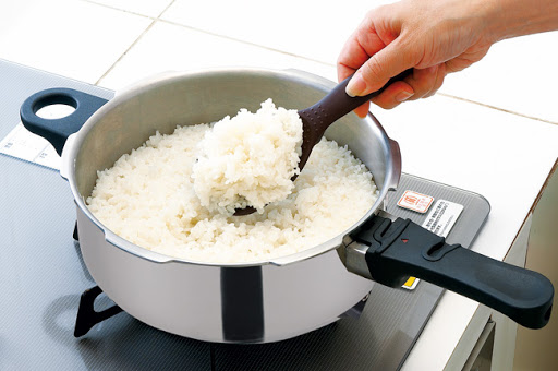 圧力 鍋 で 米 を 炊く